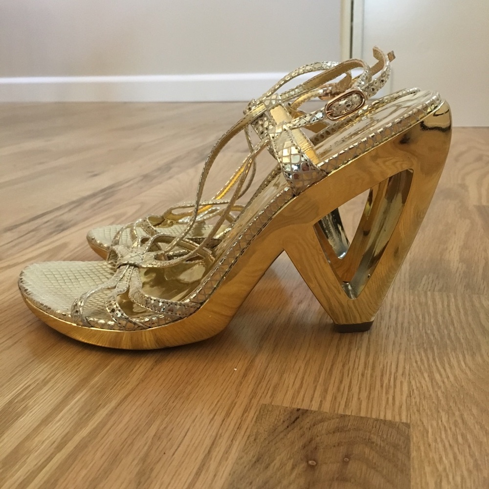 Guess by Marciano Gold Platform Sandals, Size 8 - Picture 3 of 6